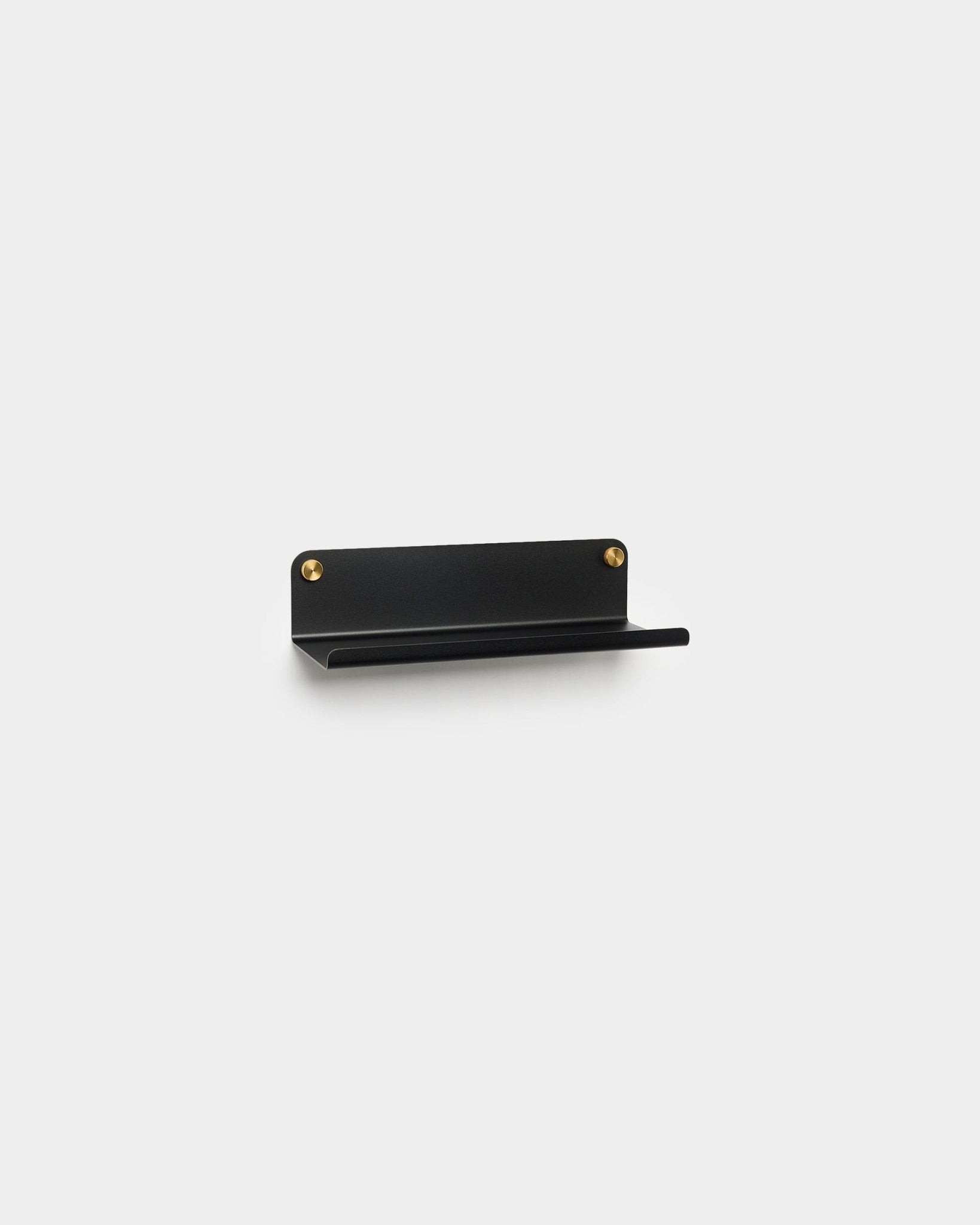 Norr Wide Shelf i black från WoodUpp, 35,9 cm, med minimalistisk nordisk design och två synliga brass skruvar mot en enkel vit bakgrund.